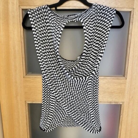 Trina Turk Black and White Knit Top - Picture 6 of 6